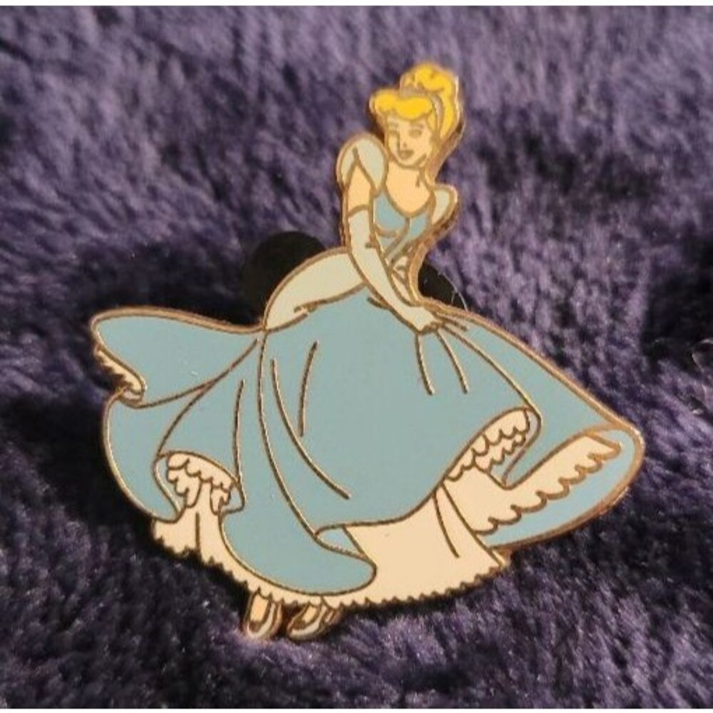 Vintage Disney Cinderella HKDL Hong Kong Disneyland Open Edition Pin (2005)